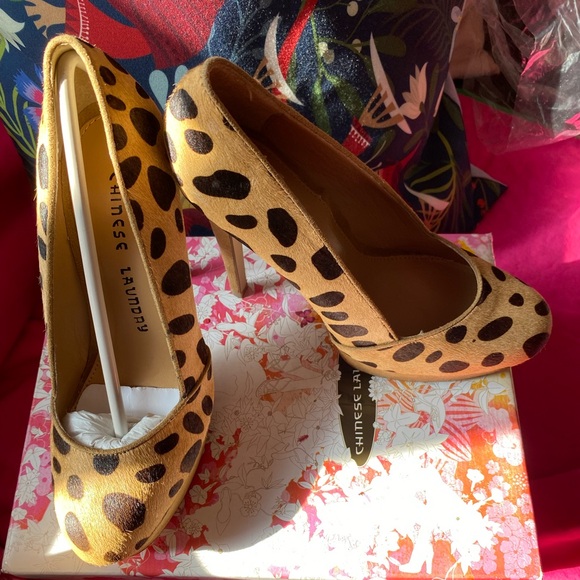 Chinese Laundry Wendy II Leopard Platform Pump - Picture 3 of 4